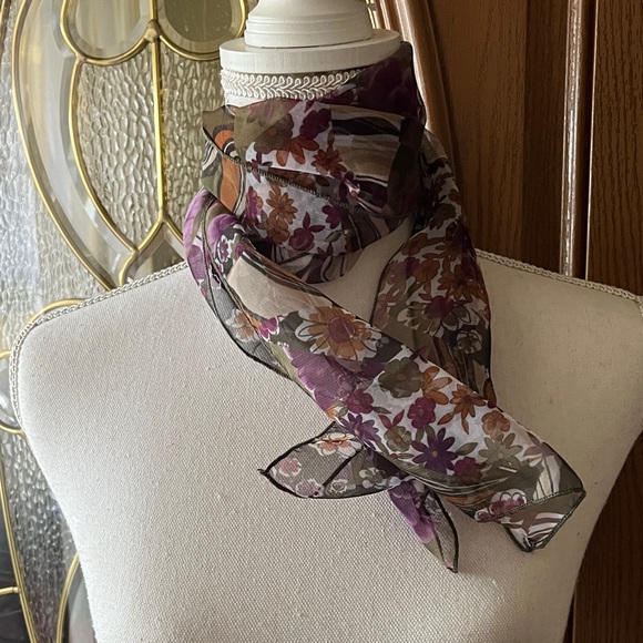 Floral Patterned Scarf - Picture 3 of 10